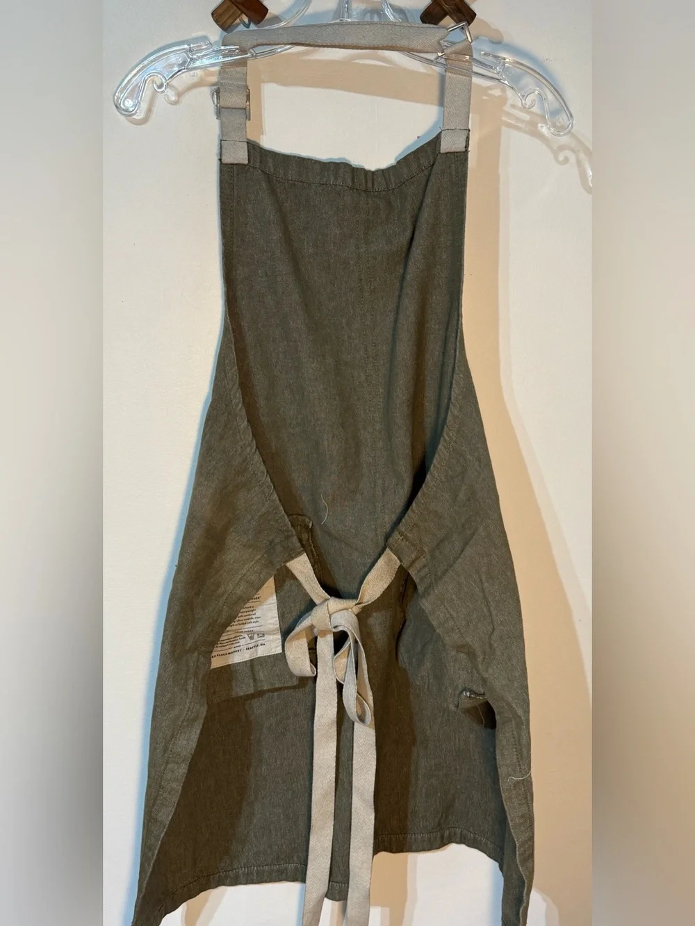 Sur La Table Olive Green 100% premium cotton Apron with Tan Ties